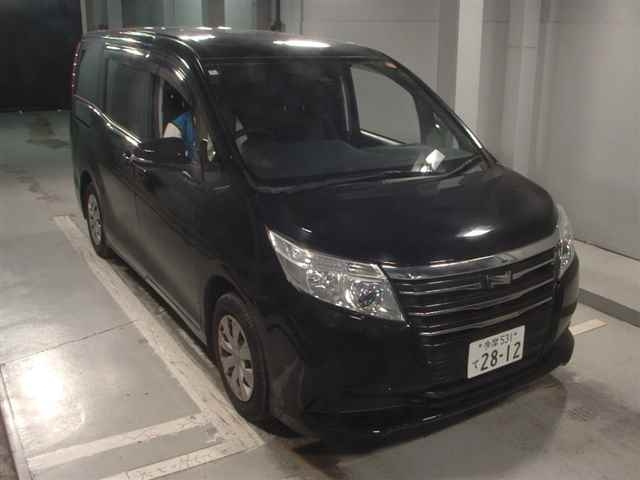 TOYOTA NOAH 2016