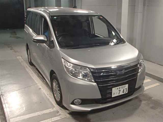 TOYOTA NOAH 2017
