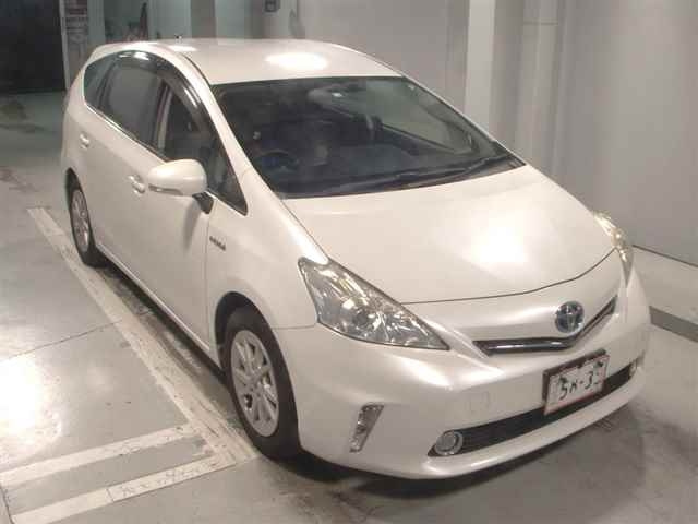 TOYOTA PRIUS ALPHA 2014