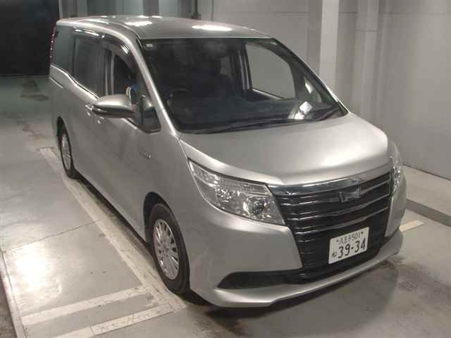 TOYOTA NOAH 2015