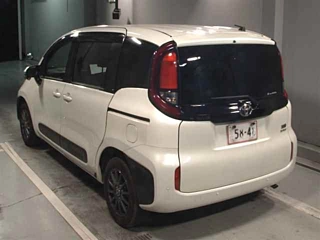 Заказать TOYOTA SIENTA
