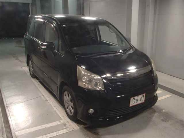 TOYOTA NOAH 2008