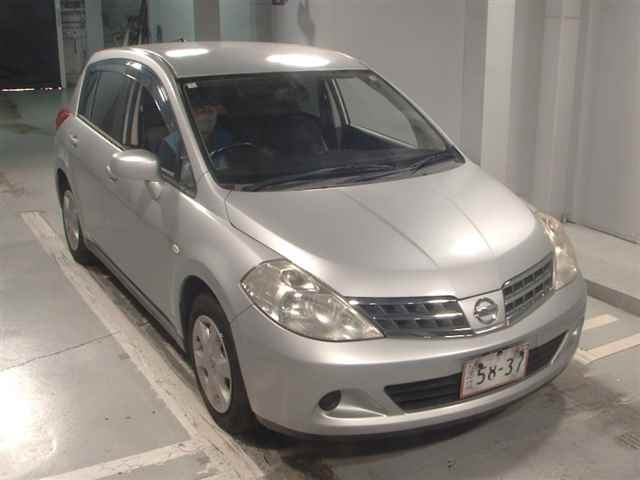 NISSAN TIIDA 2010