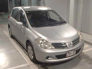 NISSAN TIIDA 2010