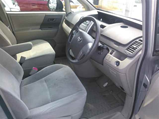 TOYOTA NOAH 2010
