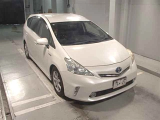 TOYOTA PRIUS ALPHA 2012