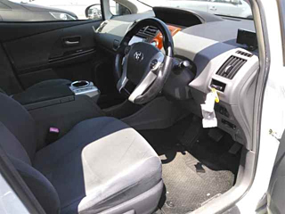 TOYOTA PRIUS ALPHA 2012