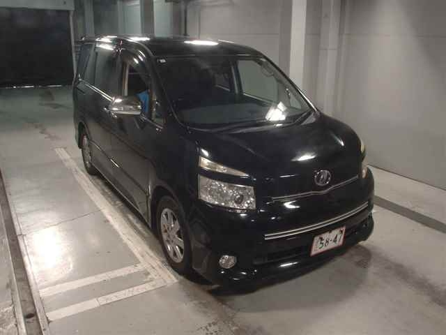 TOYOTA VOXY 2009