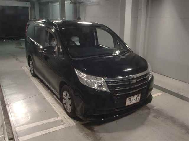 TOYOTA NOAH 2017