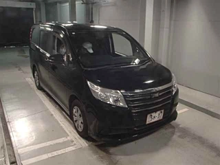 TOYOTA NOAH 2017