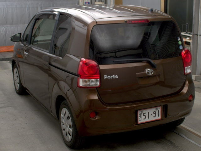 TOYOTA PORTE 2013