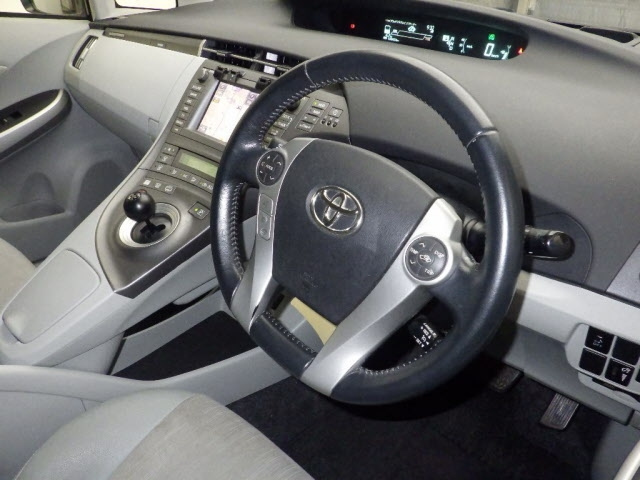 TOYOTA PRIUS PHV 2013