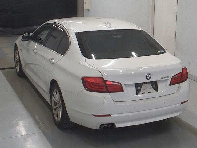 BMW 5 SERIES 2011