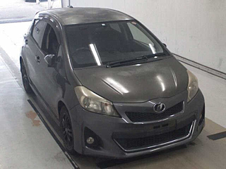 TOYOTA VITZ 2011
