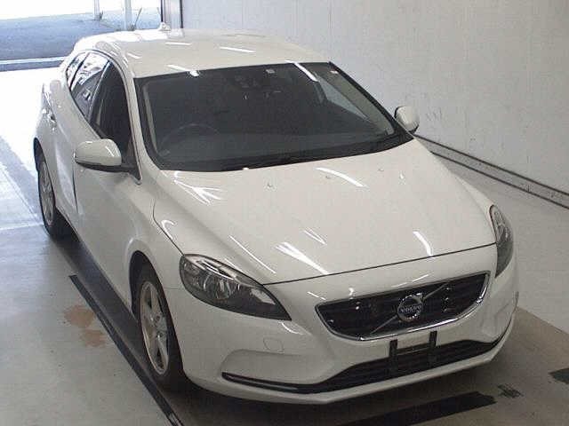 VOLVO V40 2015