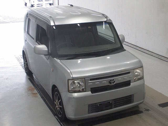 TOYOTA PIXIS SPACE 2012