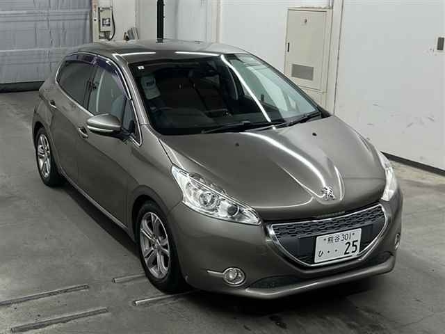 PEUGEOT 208 2013