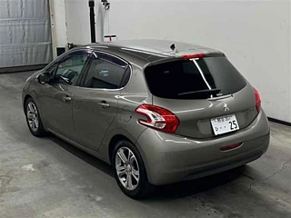 PEUGEOT 208 2013