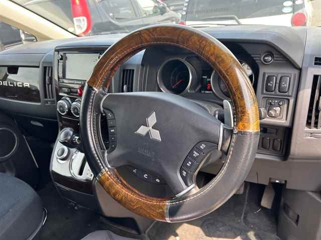 MITSUBISHI DELICA D5 2017