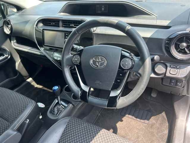TOYOTA AQUA 2017