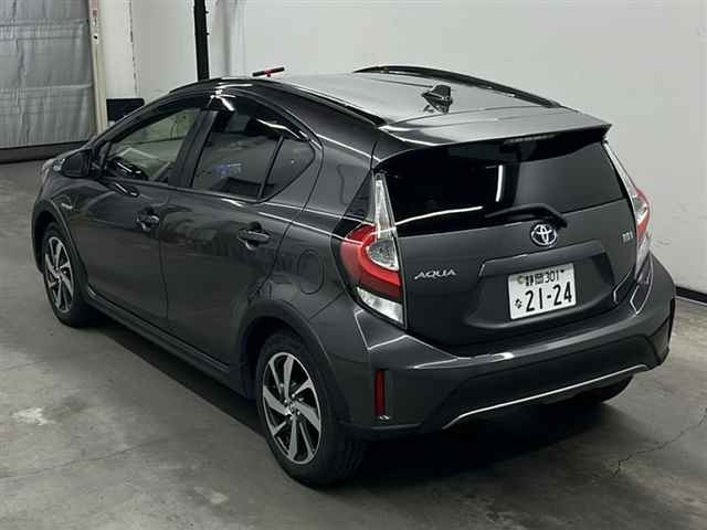 TOYOTA AQUA 2017