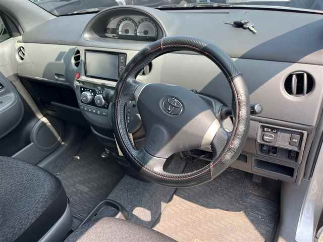 TOYOTA SIENTA 2012