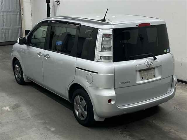 TOYOTA SIENTA 2012