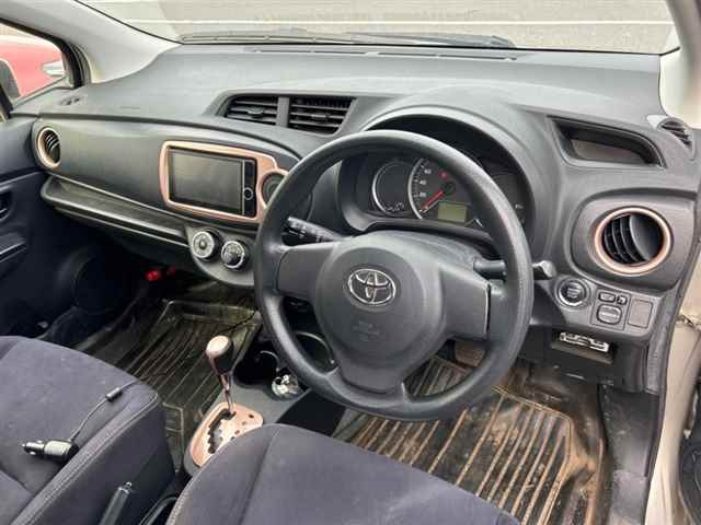 TOYOTA VITZ 2013
