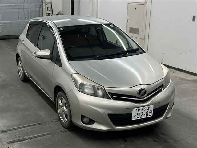 TOYOTA VITZ 2013