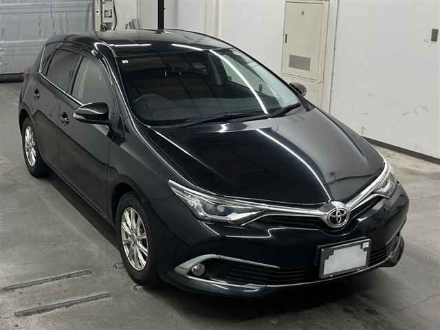 TOYOTA AURIS 2016