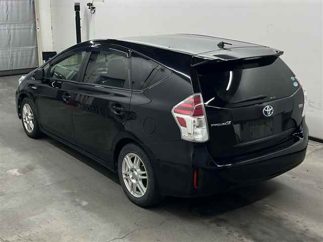 TOYOTA PRIUS ALPHA 2016