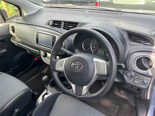 TOYOTA VITZ 2012