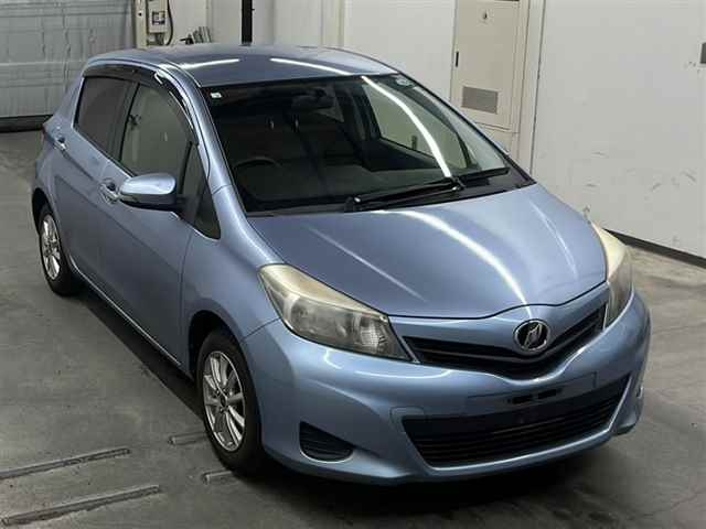 TOYOTA VITZ 2012