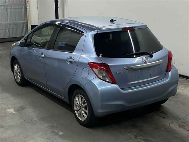 TOYOTA VITZ 2012