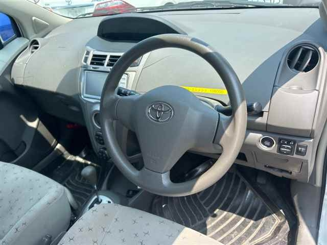 TOYOTA VITZ 2010