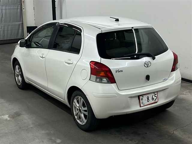 TOYOTA VITZ 2010