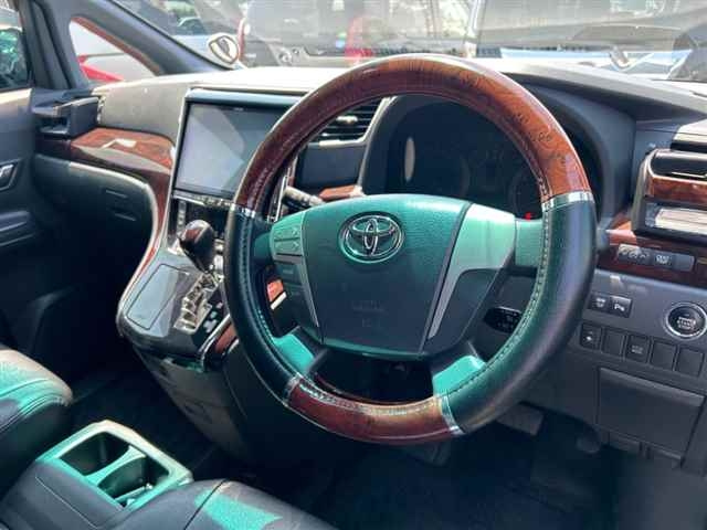 TOYOTA VELLFIRE 2012