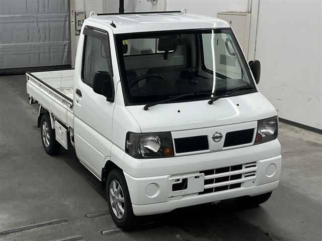 NISSAN CLIPPER TRUCK 2010