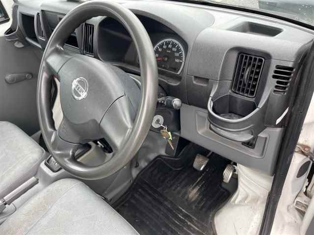 NISSAN CLIPPER TRUCK 2010