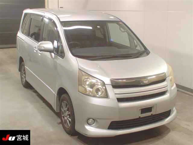 TOYOTA NOAH 2008