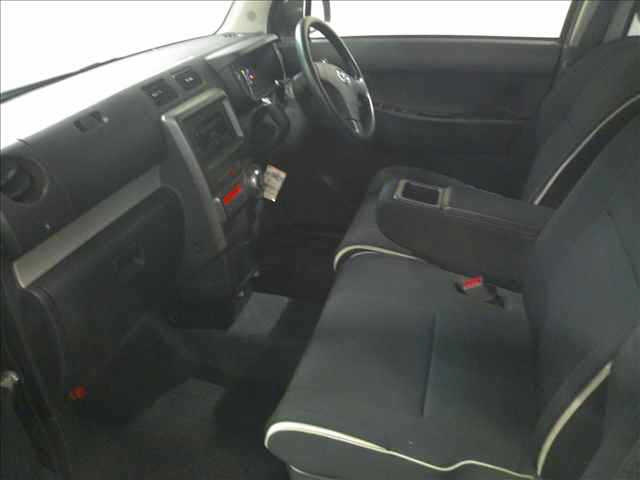 TOYOTA PIXIS SPACE 2012