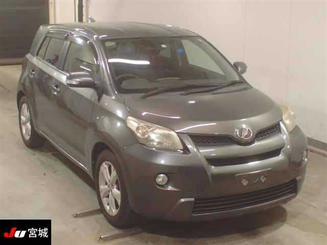 TOYOTA IST 2013