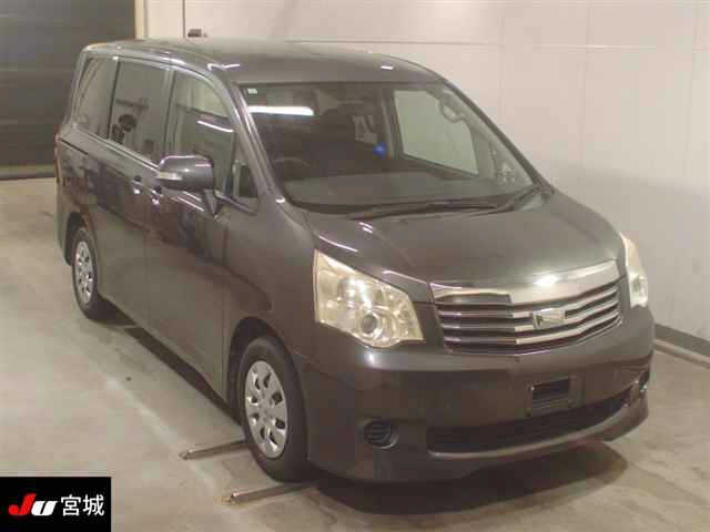 TOYOTA NOAH 2012