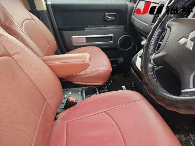 MITSUBISHI DELICA D5 2010