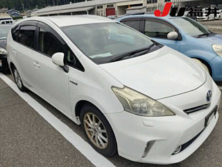 TOYOTA PRIUS ALPHA 2011