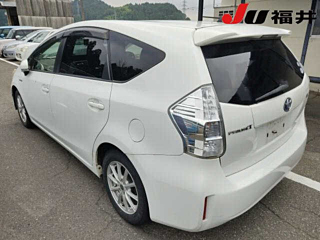 TOYOTA PRIUS ALPHA 2011