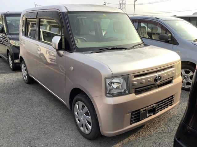 TOYOTA PIXIS SPACE 2012
