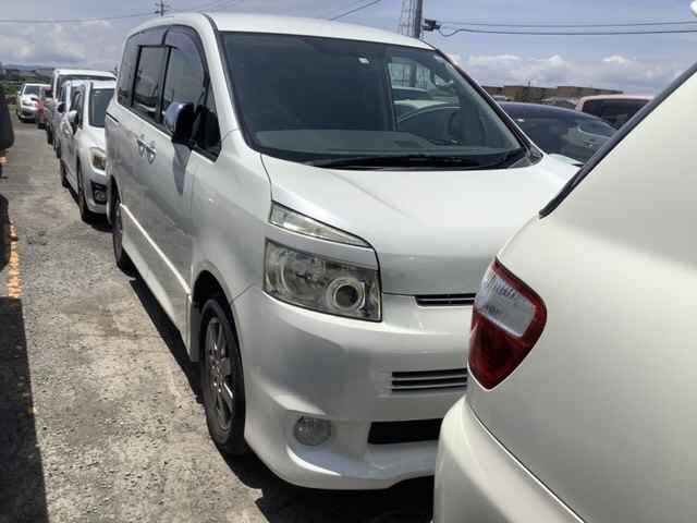 TOYOTA VOXY 2010