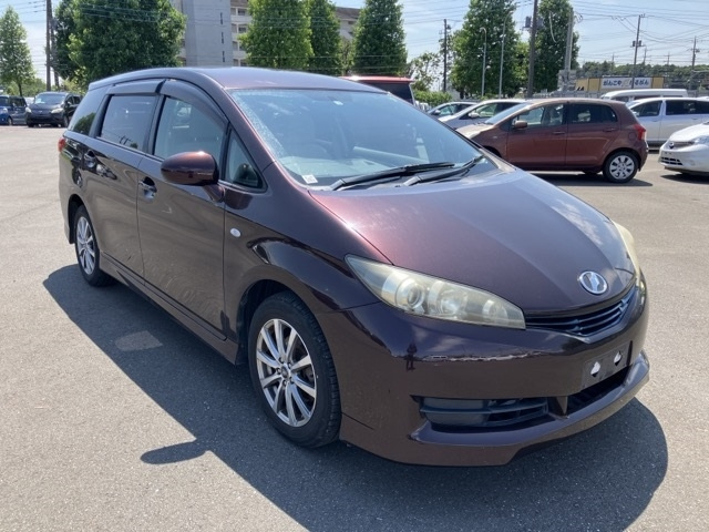 TOYOTA WISH 2010
