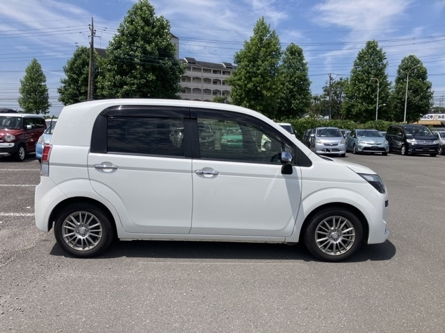 TOYOTA SPADE 2016